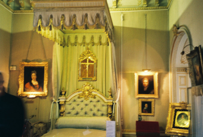 maintenon-chateau-bedroom-of-mme-maintenon-apr11