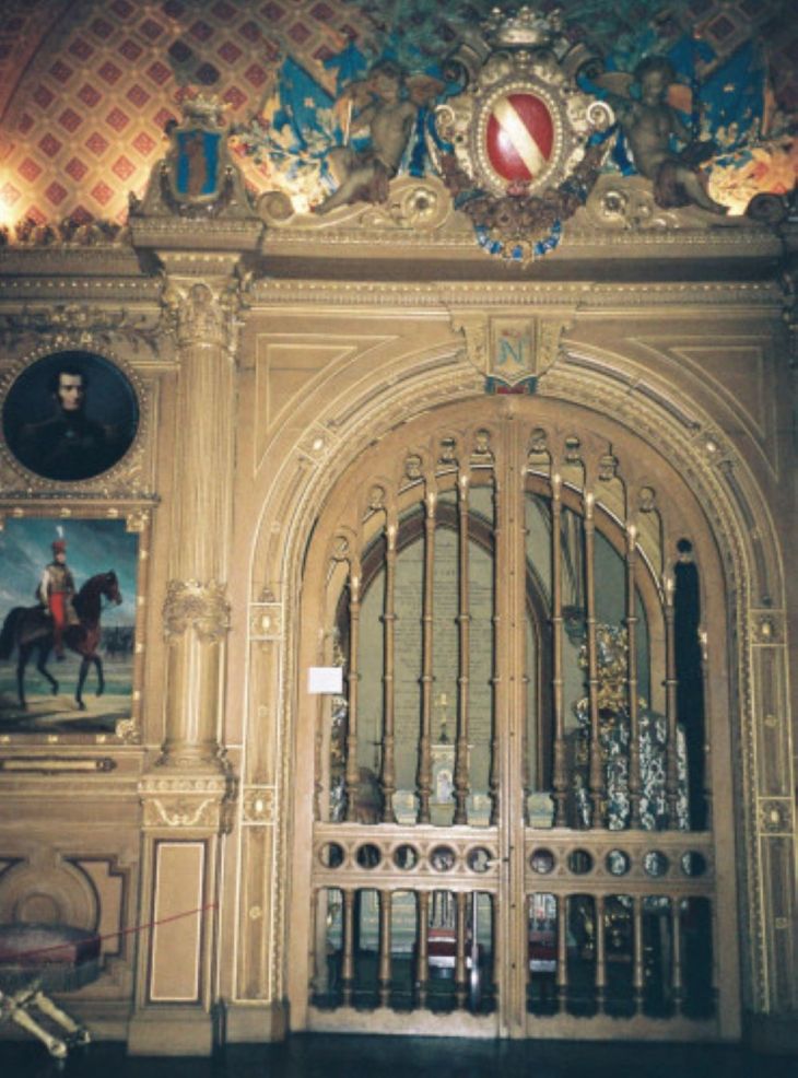 maintenon-chateau-small-chapel- apr11