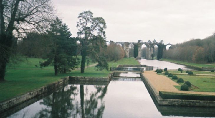 maintenon-chateau-to-back-garden-looking-at-aqueduct apr11
