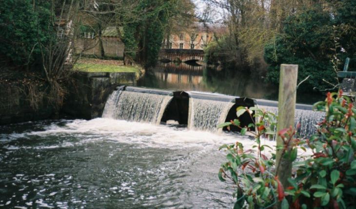 maintenon-water-canal-on-eure-river apr11
