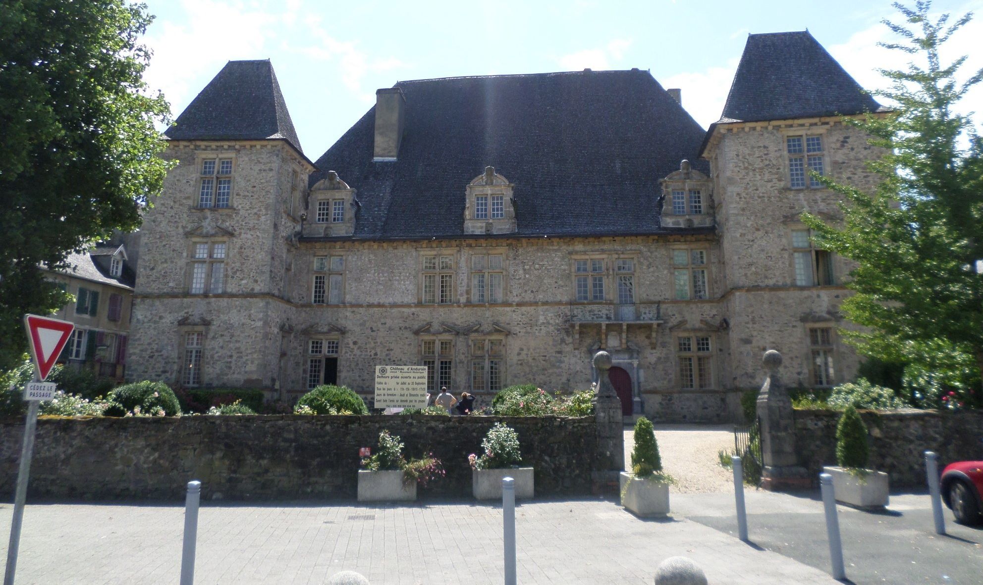 mauleon-lichare-chateau-dandurain-fr-aug14