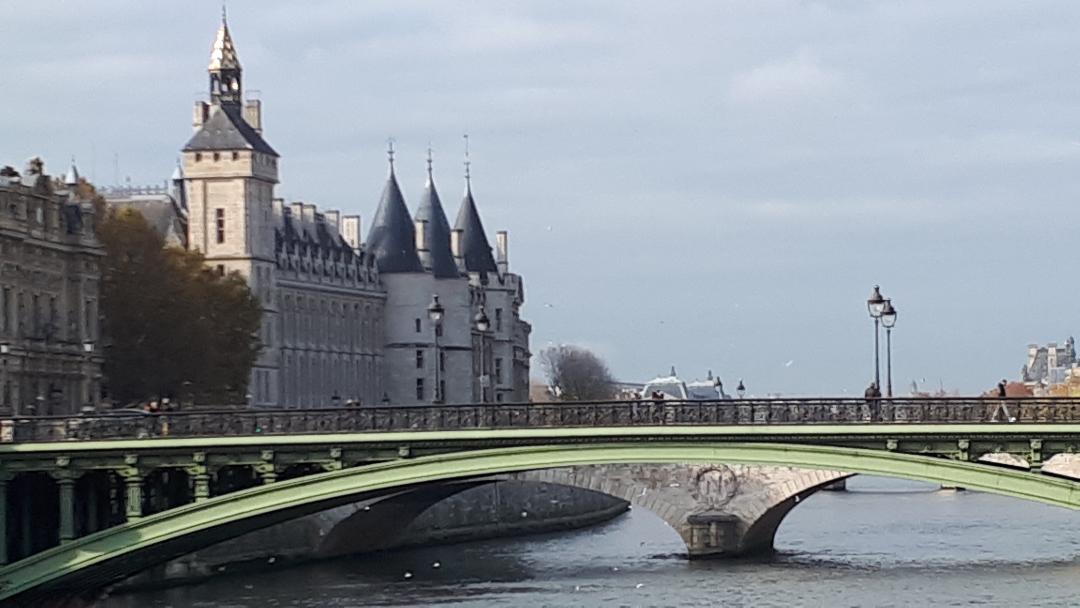 paris-conciergerie-on-seine-nov19