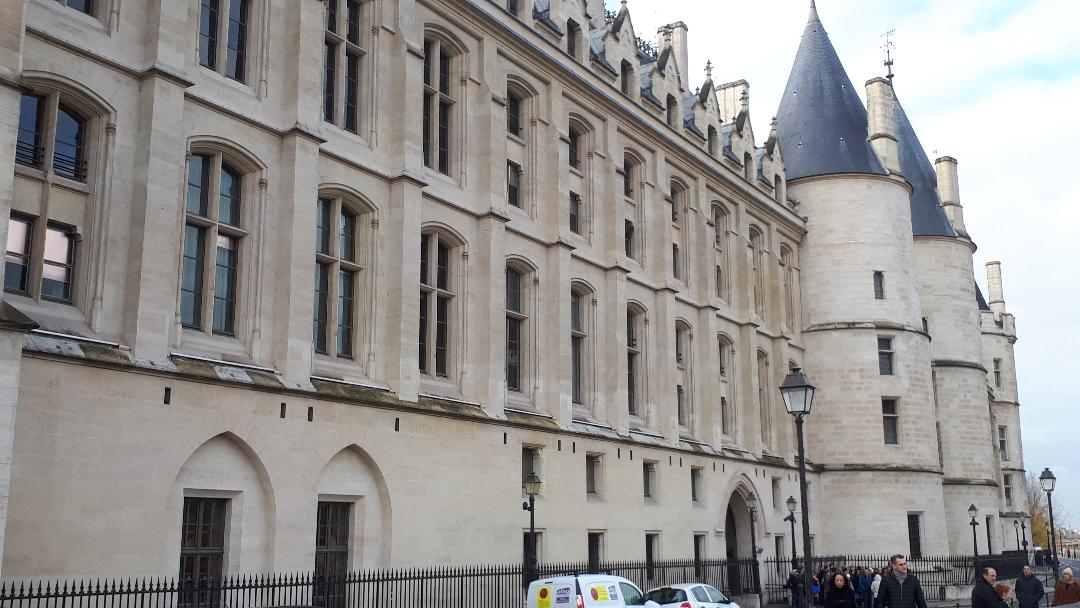 paris-conciergerie-side-closeup-nov19
