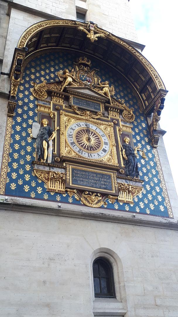 paris-conciergerie-tour-de-l-horloge-nov19