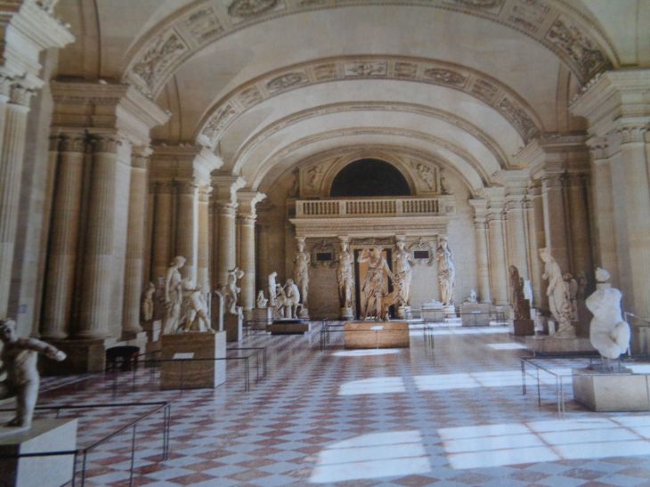 Paris mus louvre aile Sully salle des caryatides antique romains