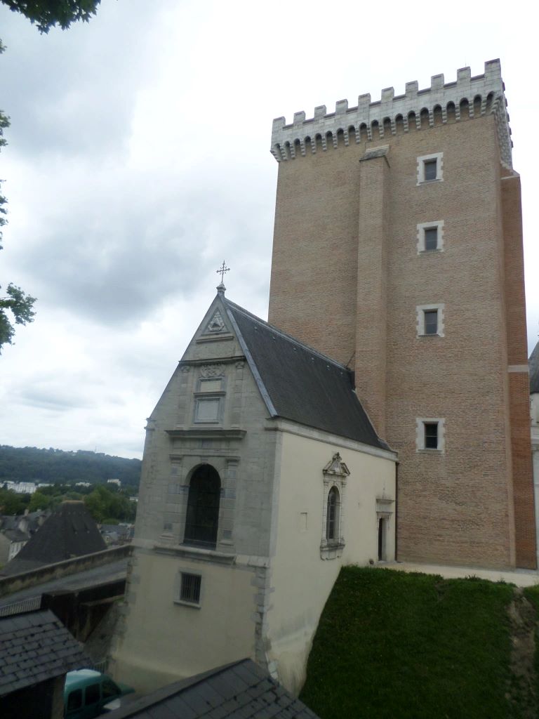 pau-chateau-side-left-tower-chapel-aug14