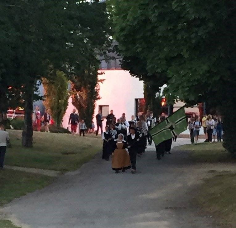 Pluvigner Goh Lanno the fest noz parade jul17