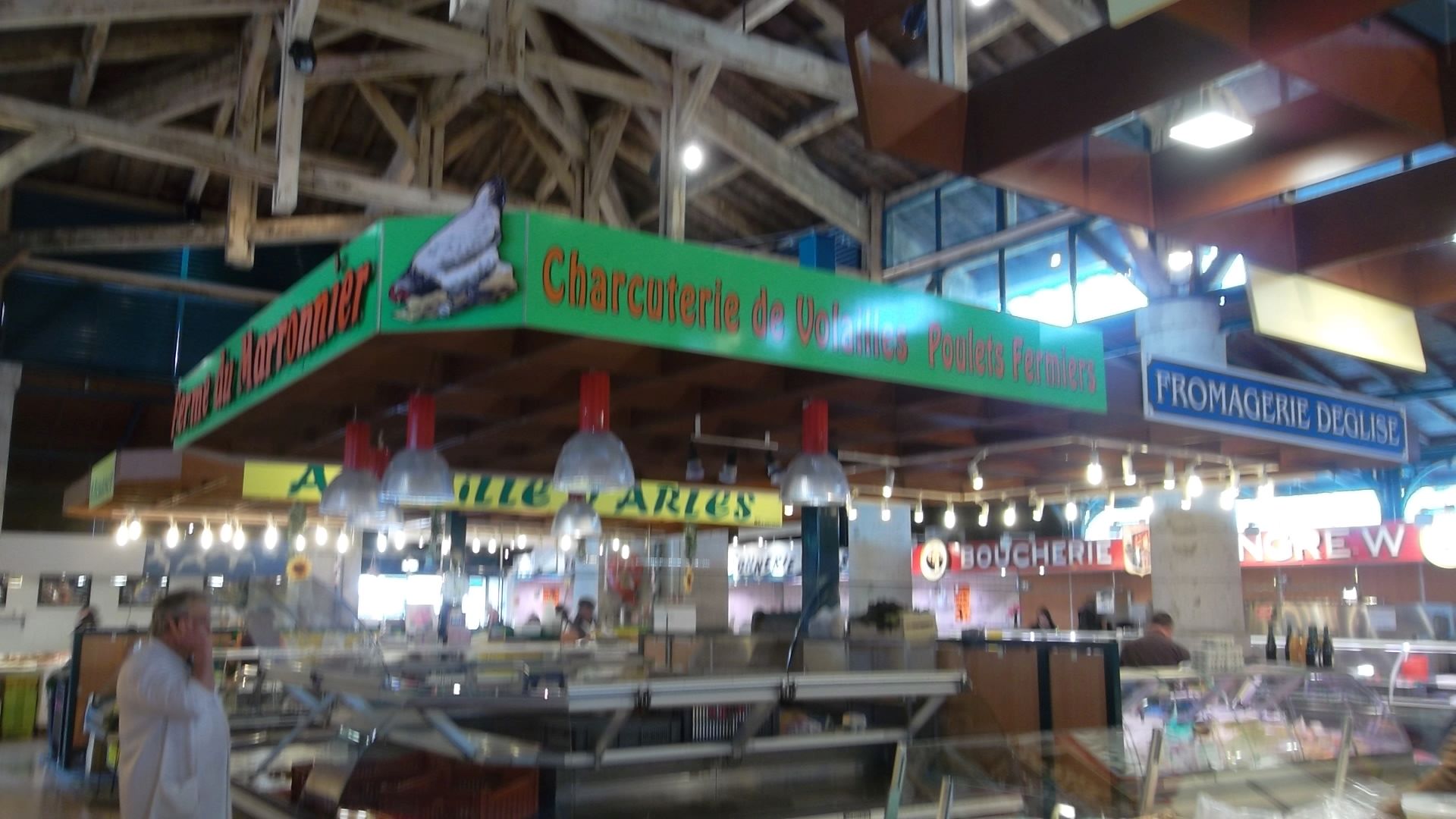 poissy-covered-market-inside-shops- jun12