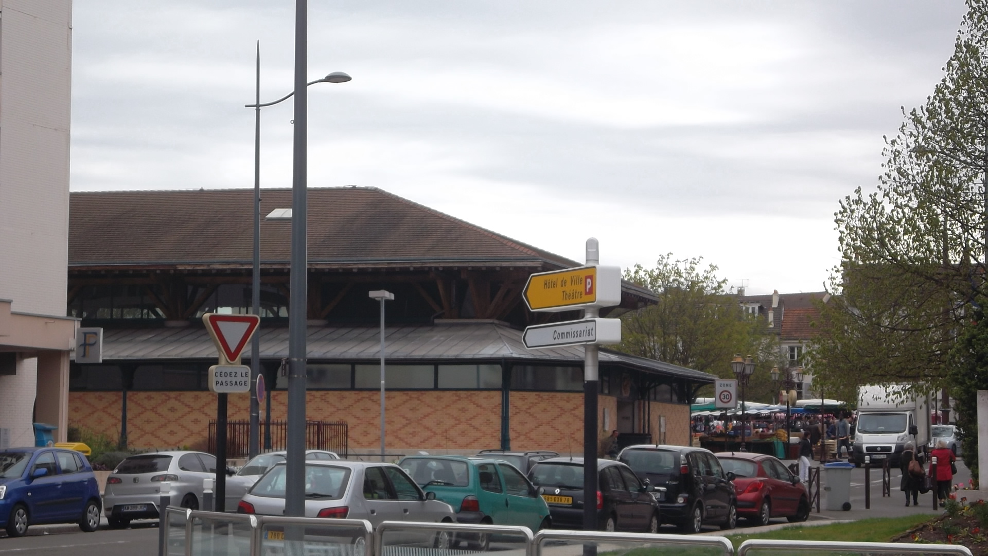 poissy-covered-market-pl-de-la-republique-jun12