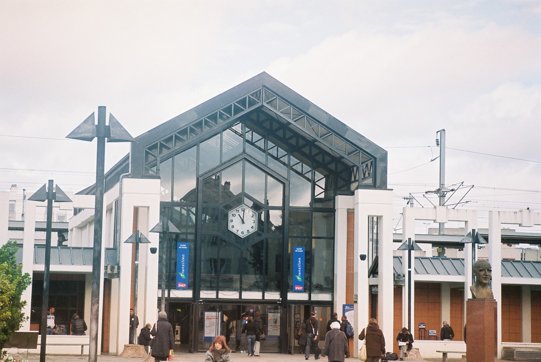 poissy-gare-rer-a-sncf-train-station-front-feb13