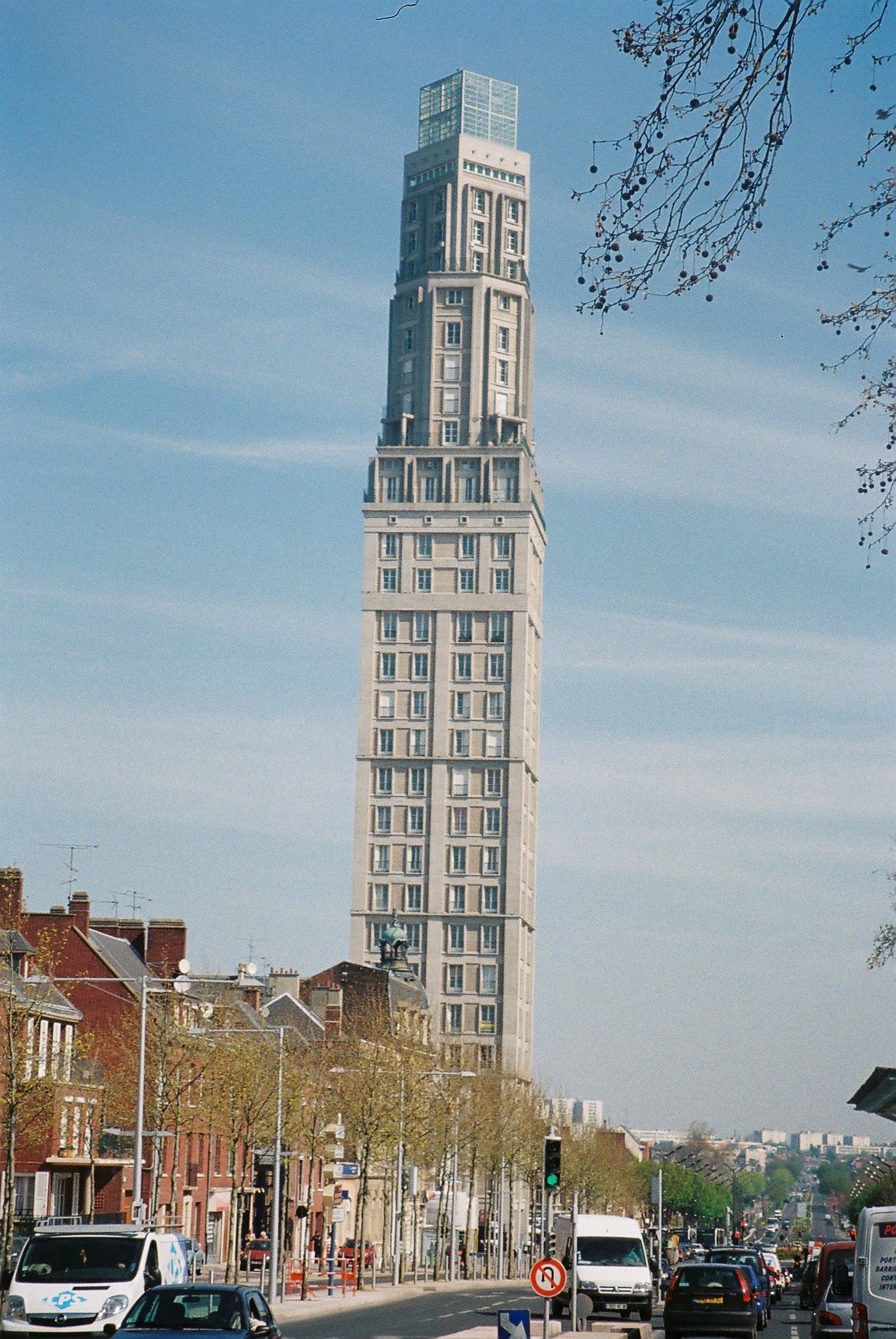 Amiens tour perret from gare apr10