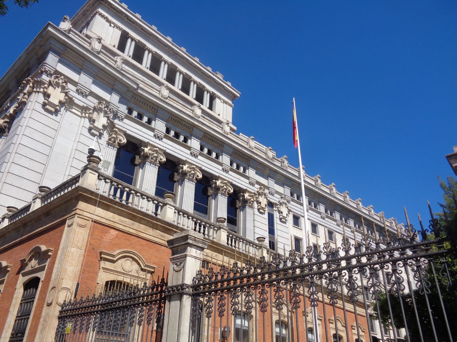 Madrid Instituto Cervantes side jun24