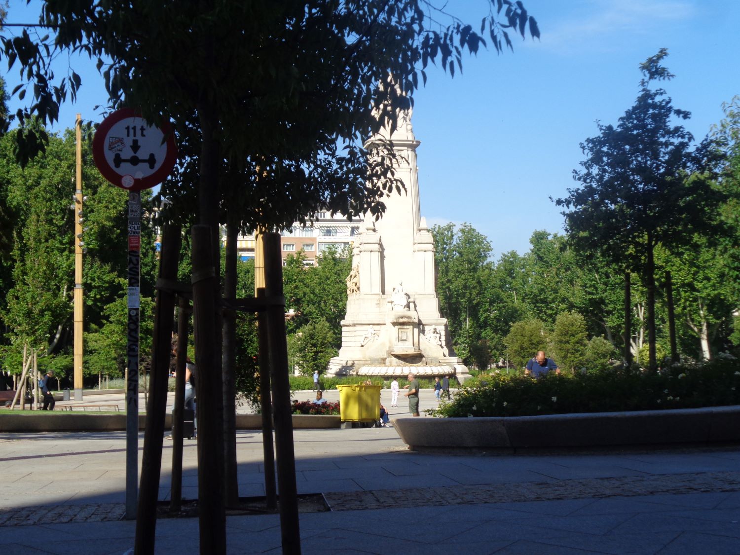 Madrid plaza de España mon Cervantes jun24