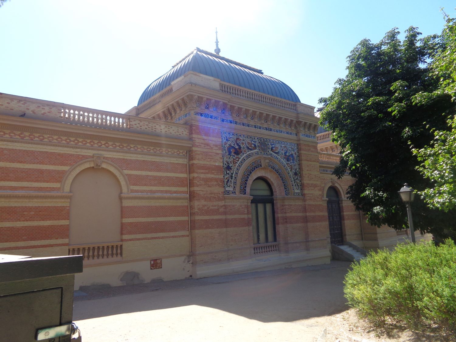 Madrid Retiro park palacio de velazquez back side jun24