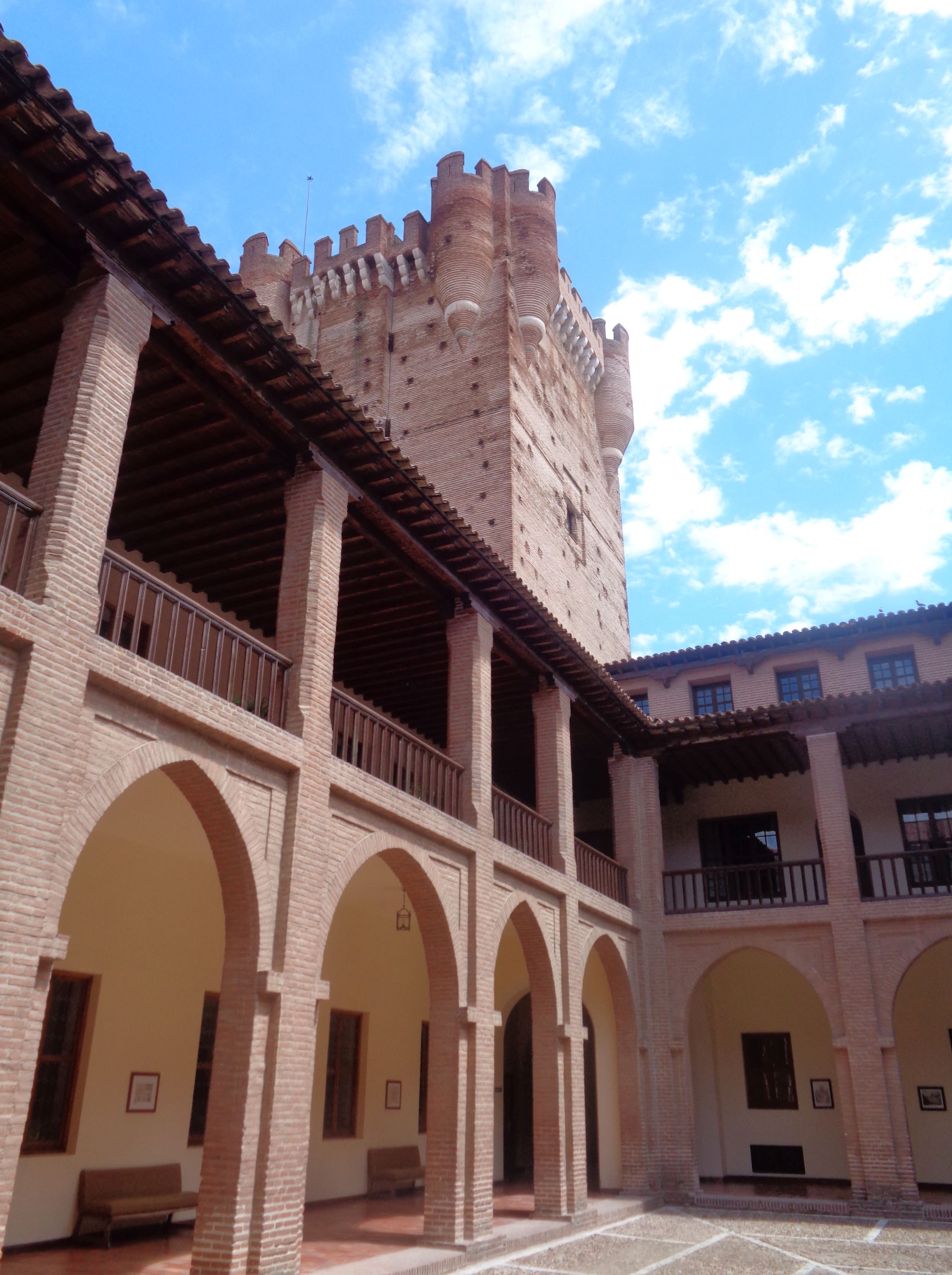 Medina del Campo Castle of the Mota courtyard to tower jun24