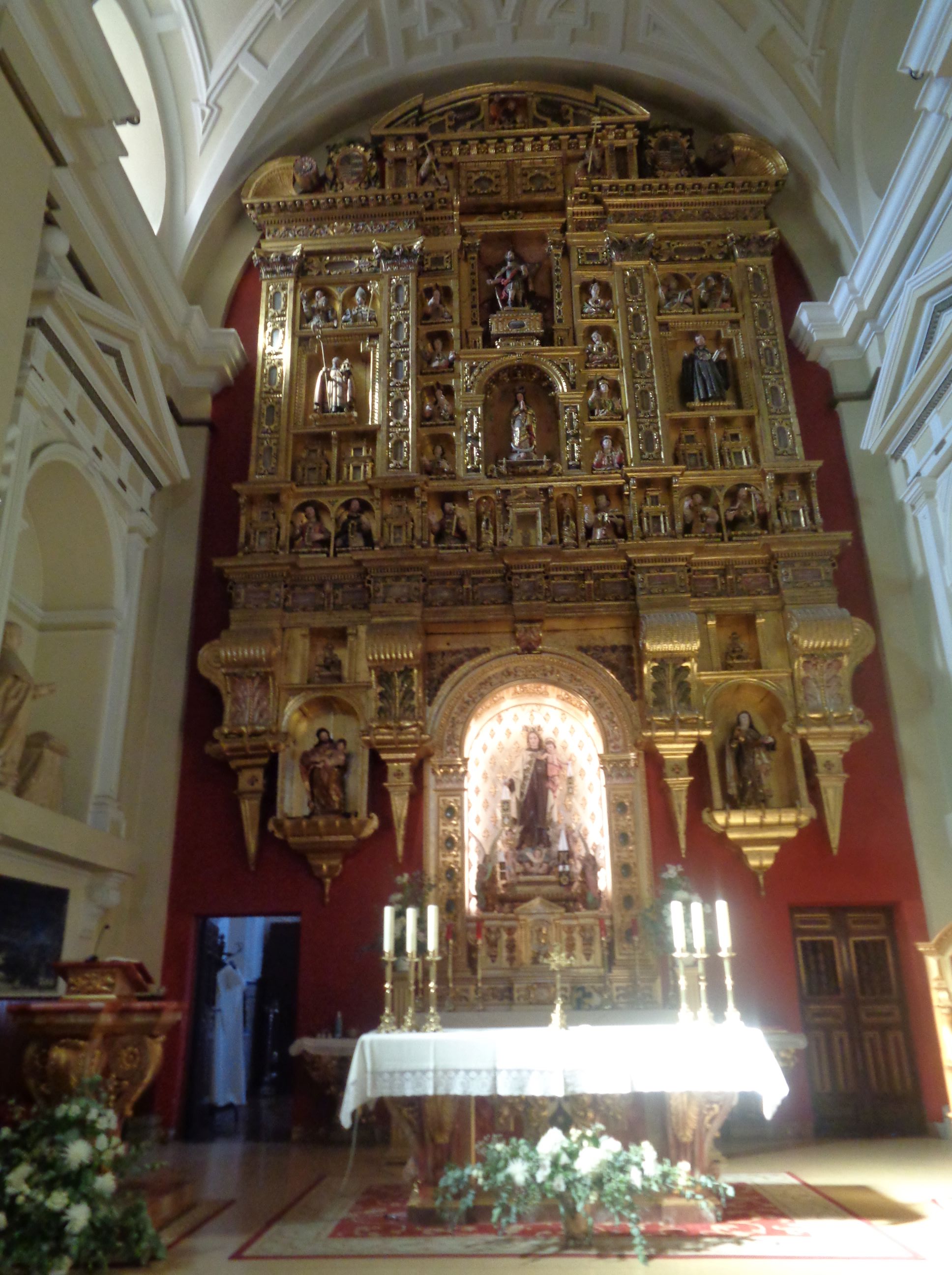 Medina del Campo ch Ntra Sra del Carmen altar jun24