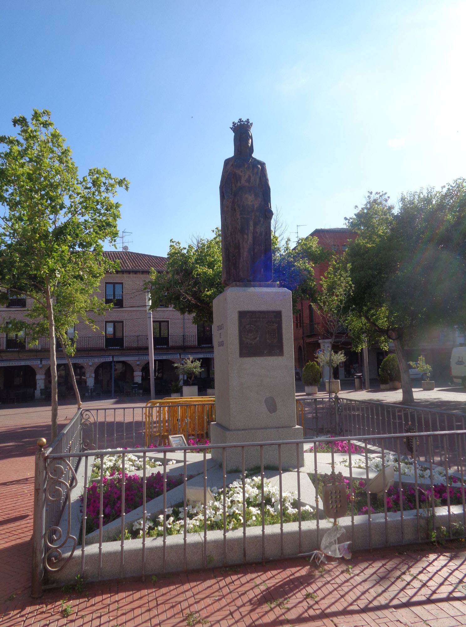 Medina del Campo statue queen Isabel I of Castilla et Spain jun24