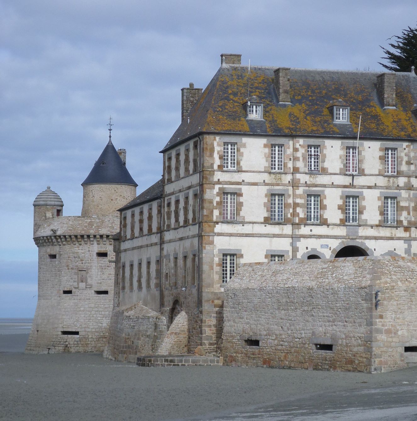 Mont Saint Michel tour gabriel onto chapelle saint aubert mar15