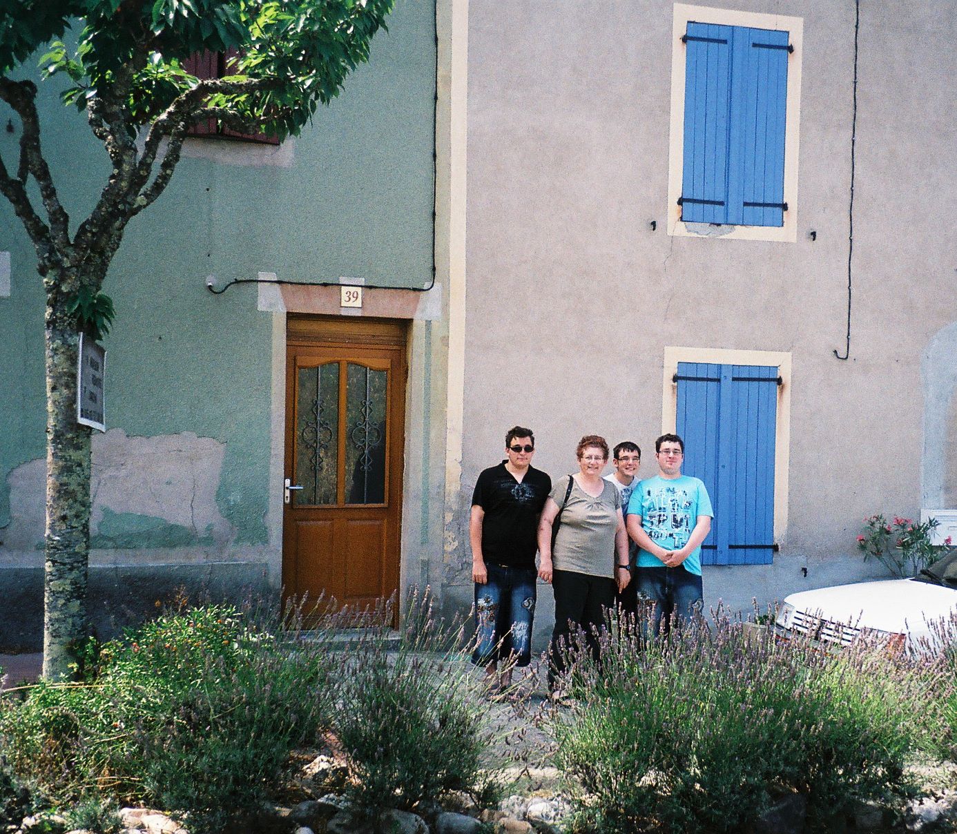 Montans passing by uncle house MF et boys jul10