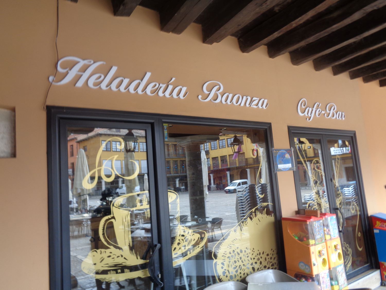 Tordesillas heladeria Baonza front pl mayor jun24