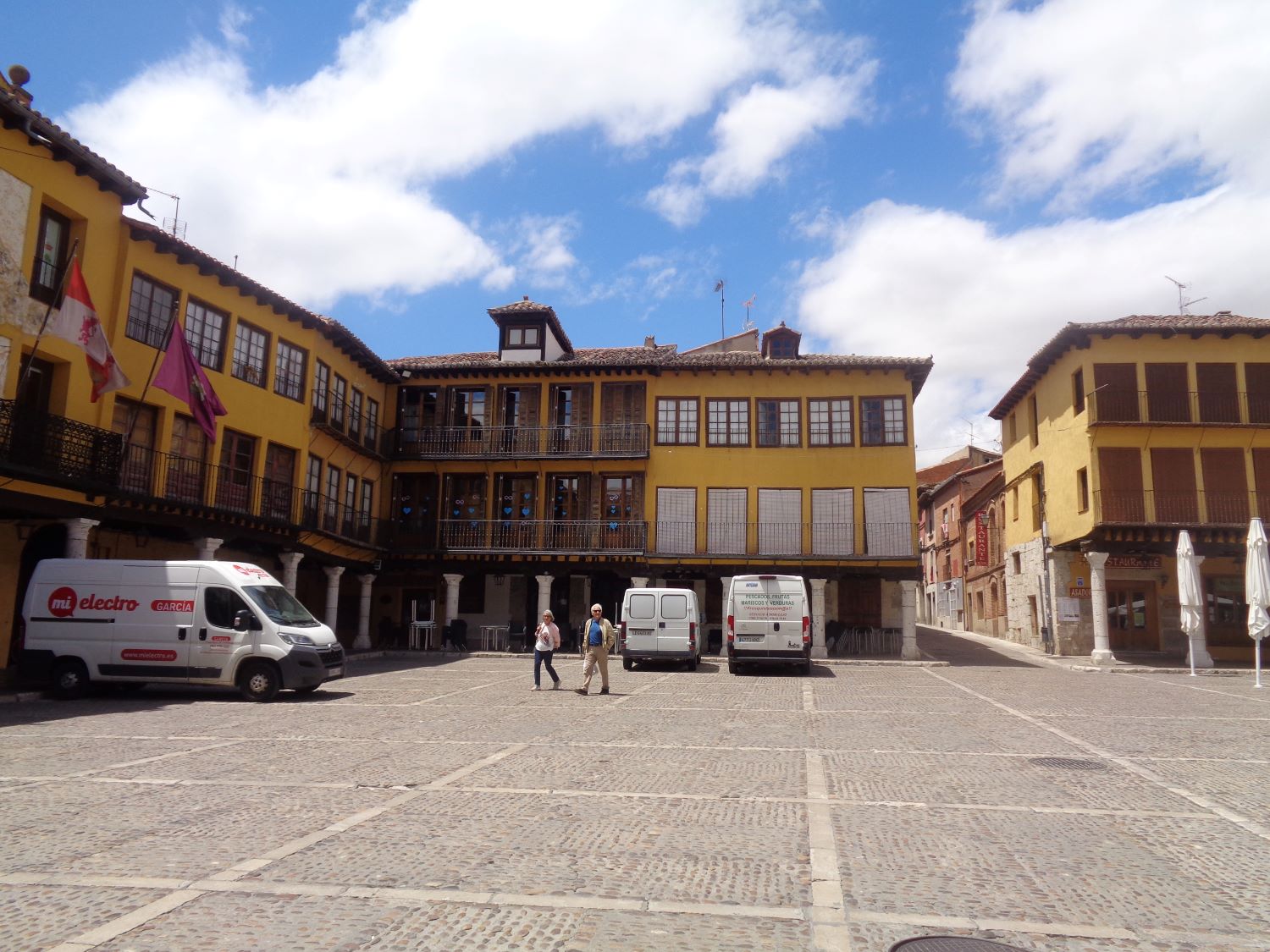 Tordesillas plaza mayor parked jun24