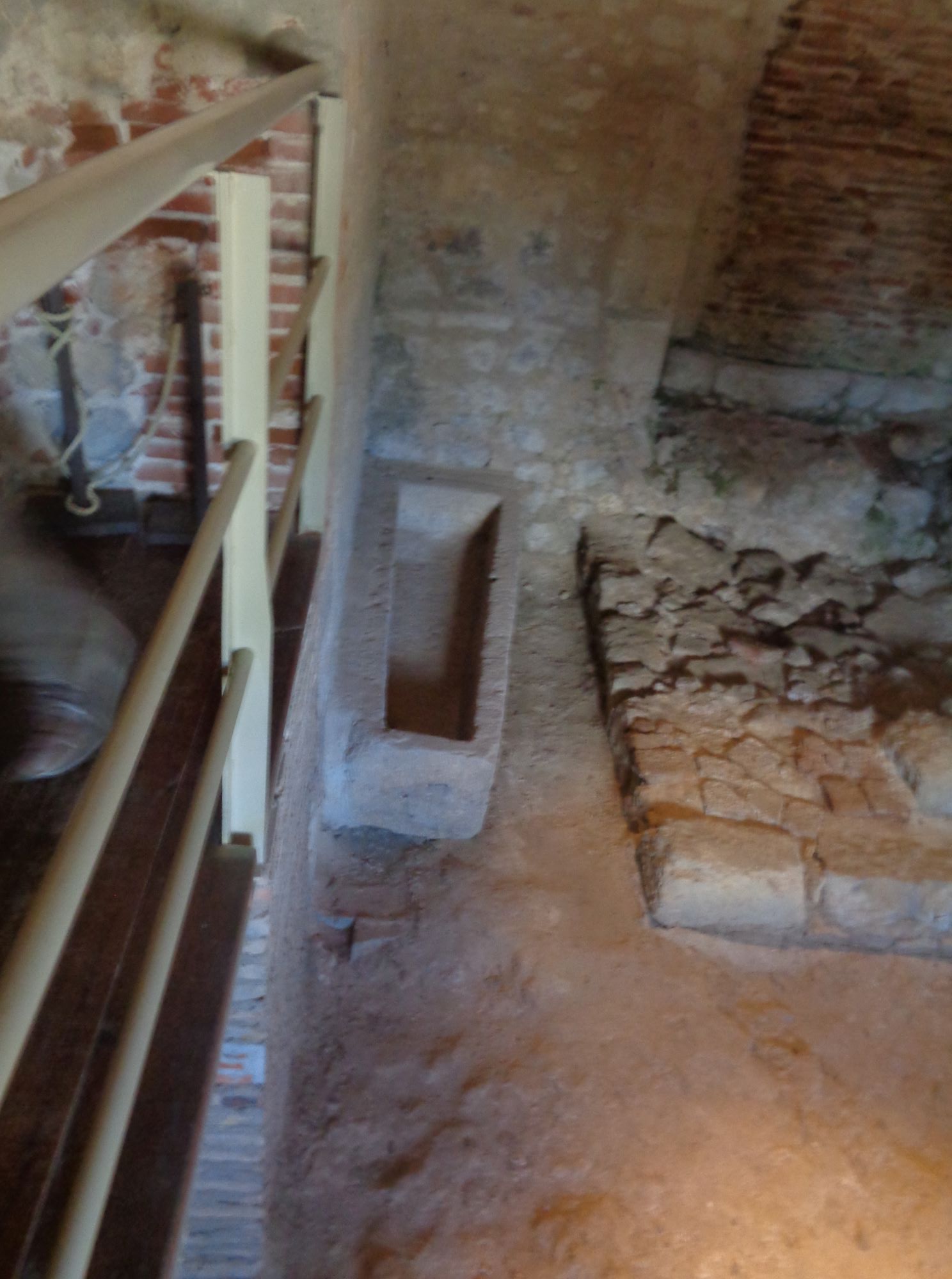 Tordesillas Real Convento de Santa Clara roman baths et tombs jun24