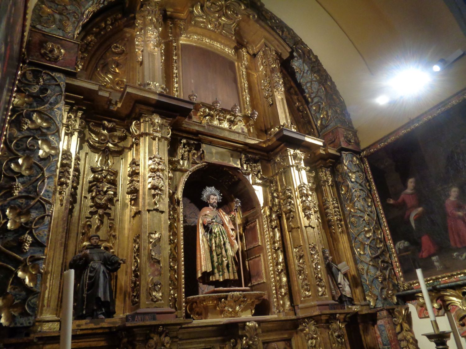 Valladolid ch Nuestra Sra de las Angustias altar closeup jun24