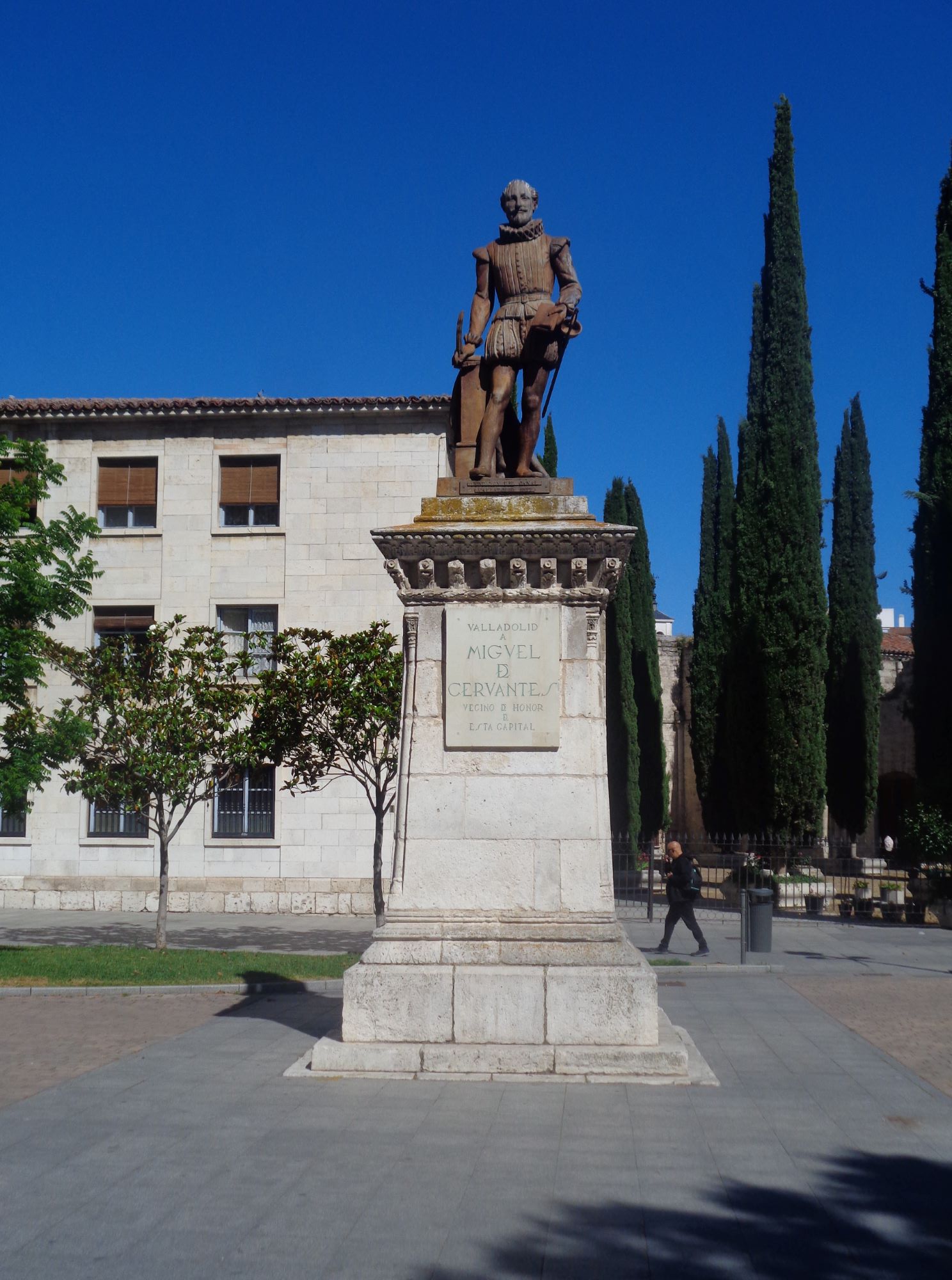 Valladolid plaza de la universidad statue Miguel Cervantes jun24