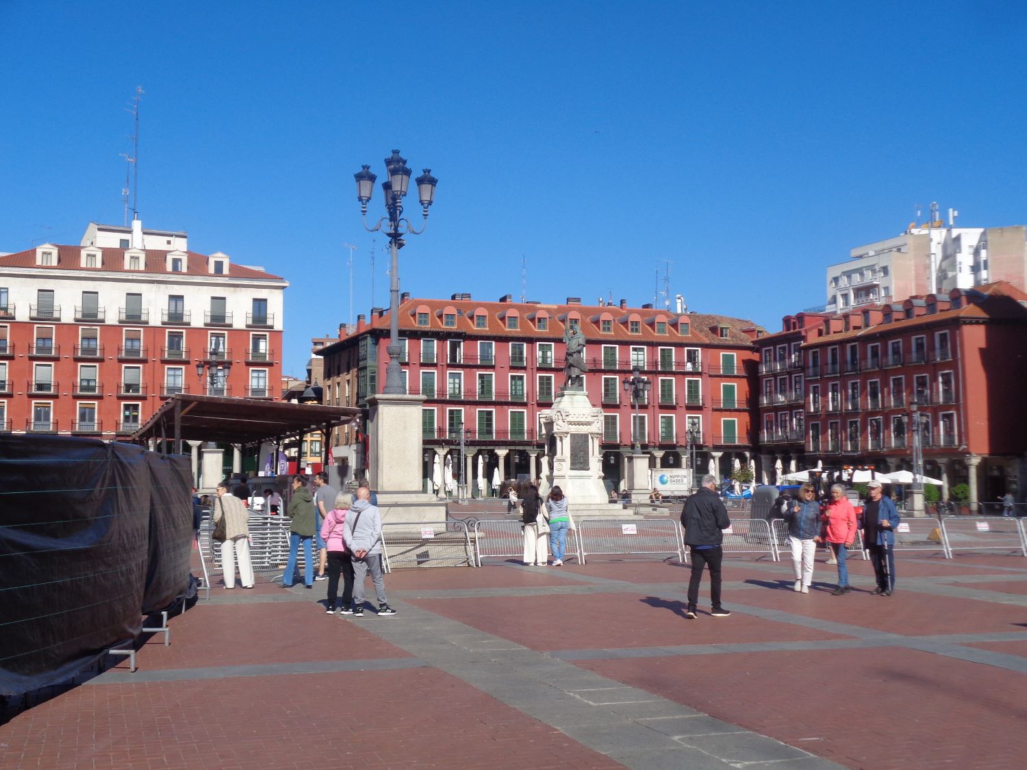 Valladolid plaza Mayor statue jun24