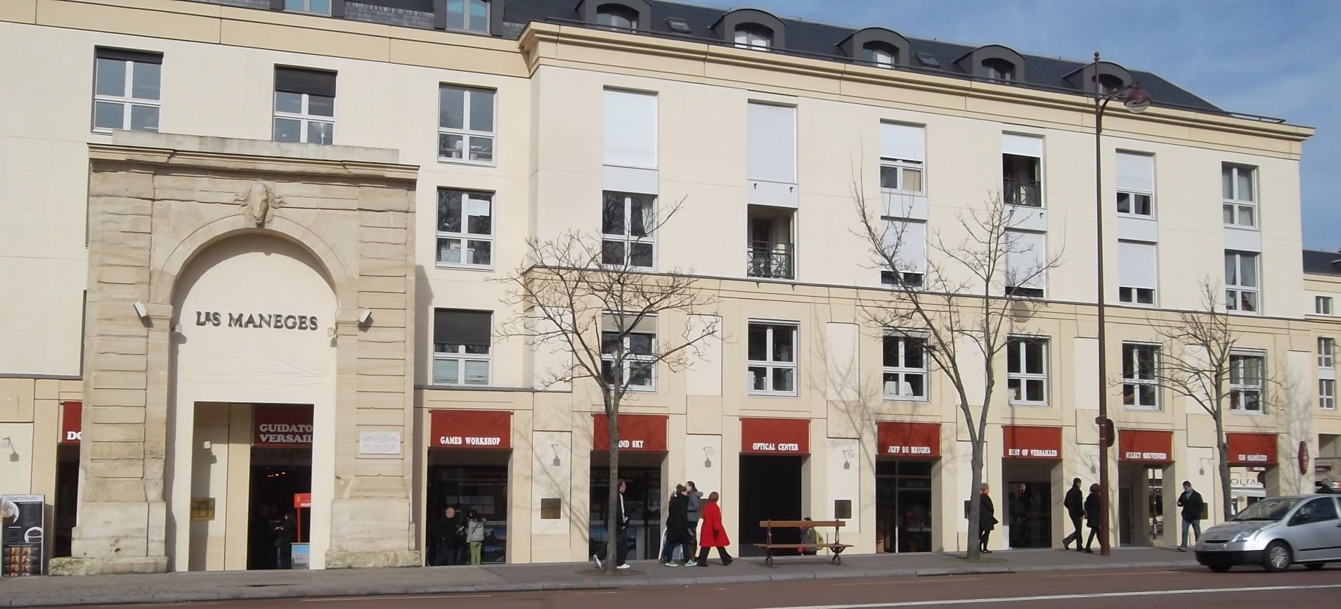 Versailles les maneges cdg boutiques mar13