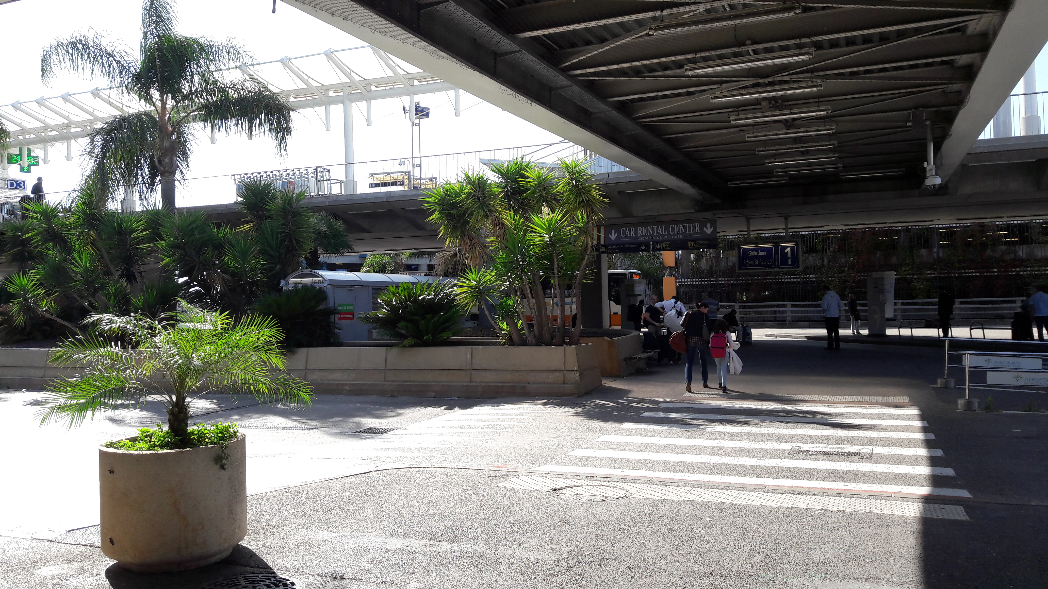 1nice-airport-t2-walking-to-car-rental-center-oct17