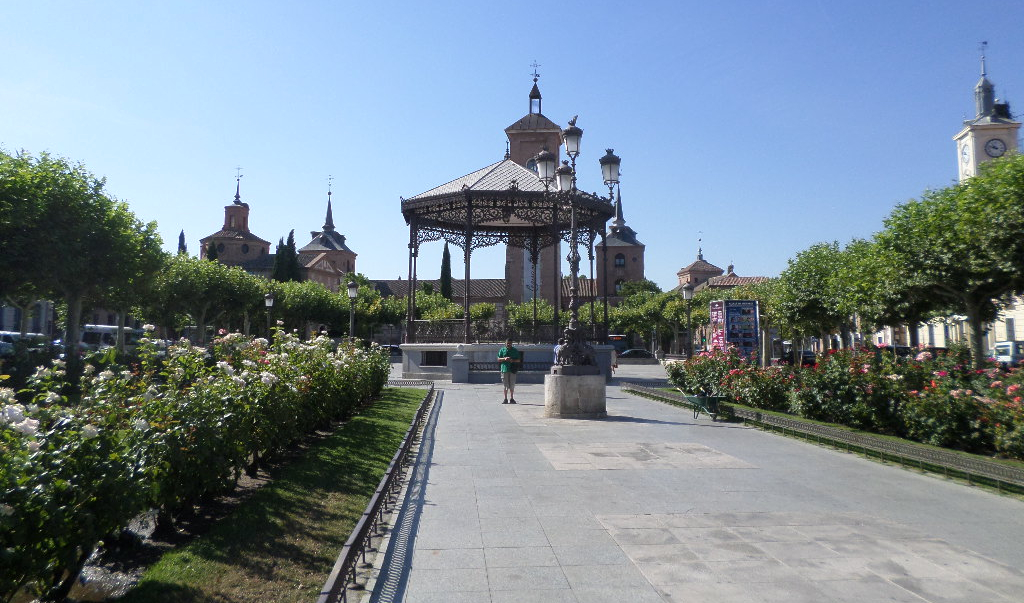 alcala-plaza-de-cervantes-kiosko-musica-aug16