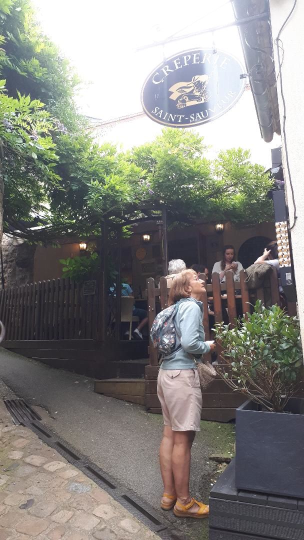 Auray St Goustan creperie St Sauveur entr jul24