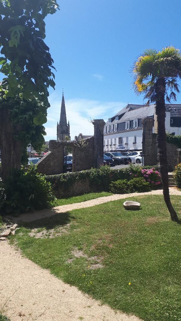 Carnac ch St Cornely bourg from mus pre history jul24