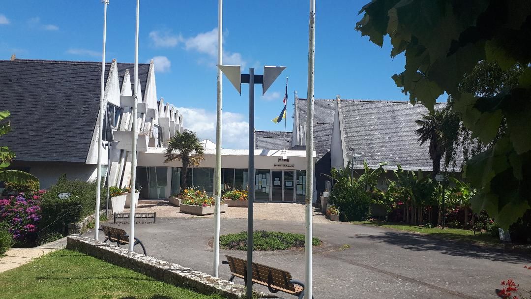 Carnac city hall front jul24