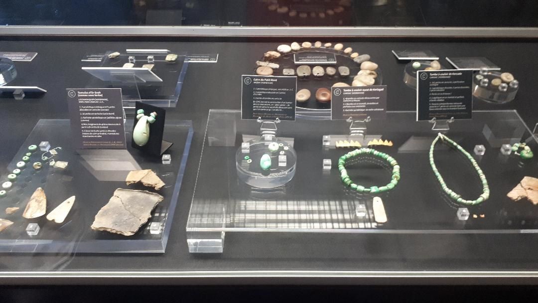 Carnac mus pre history deco stones jul24