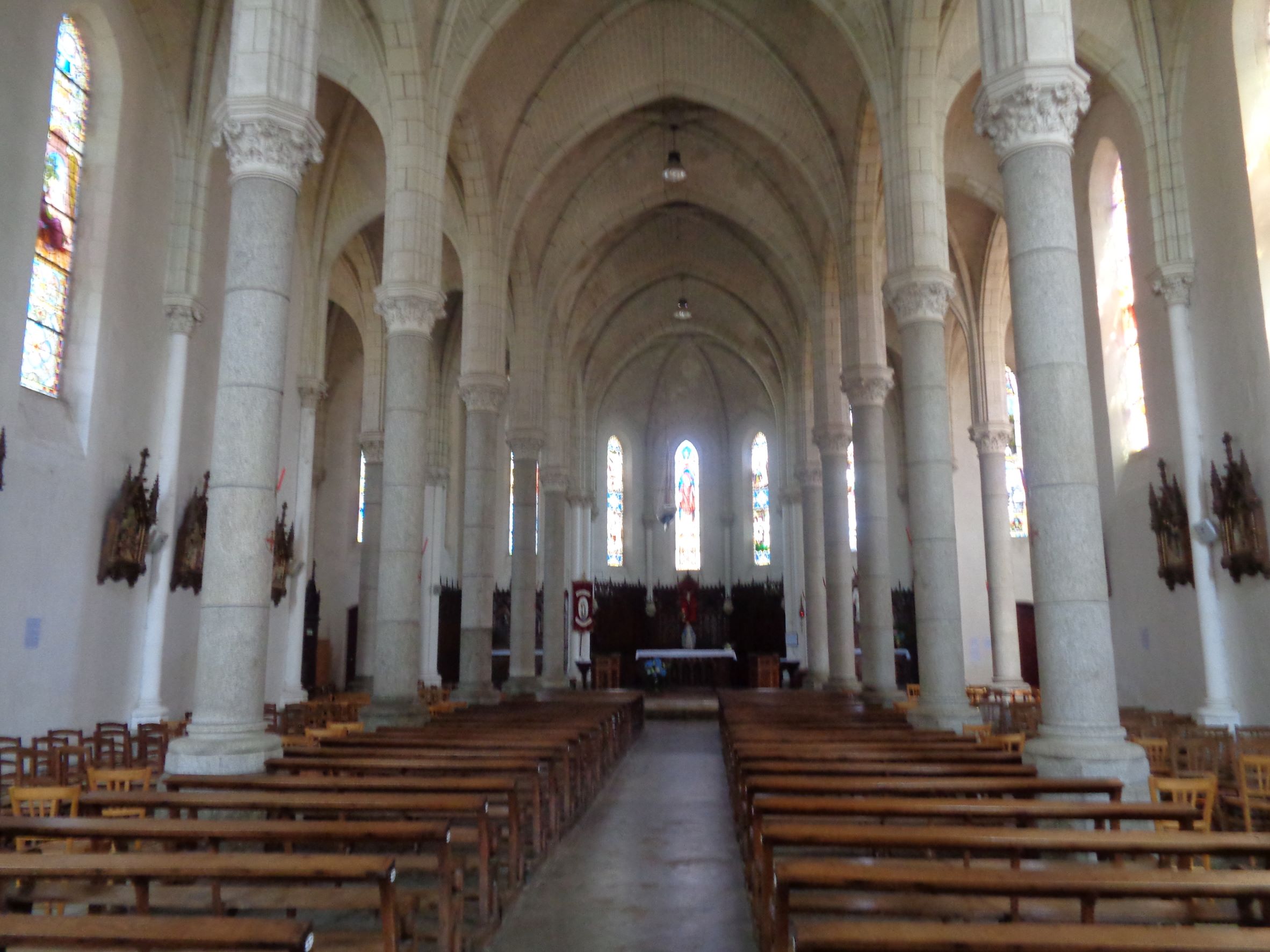 penestin-ch-saint-gildas-nave-to-altar-aug22