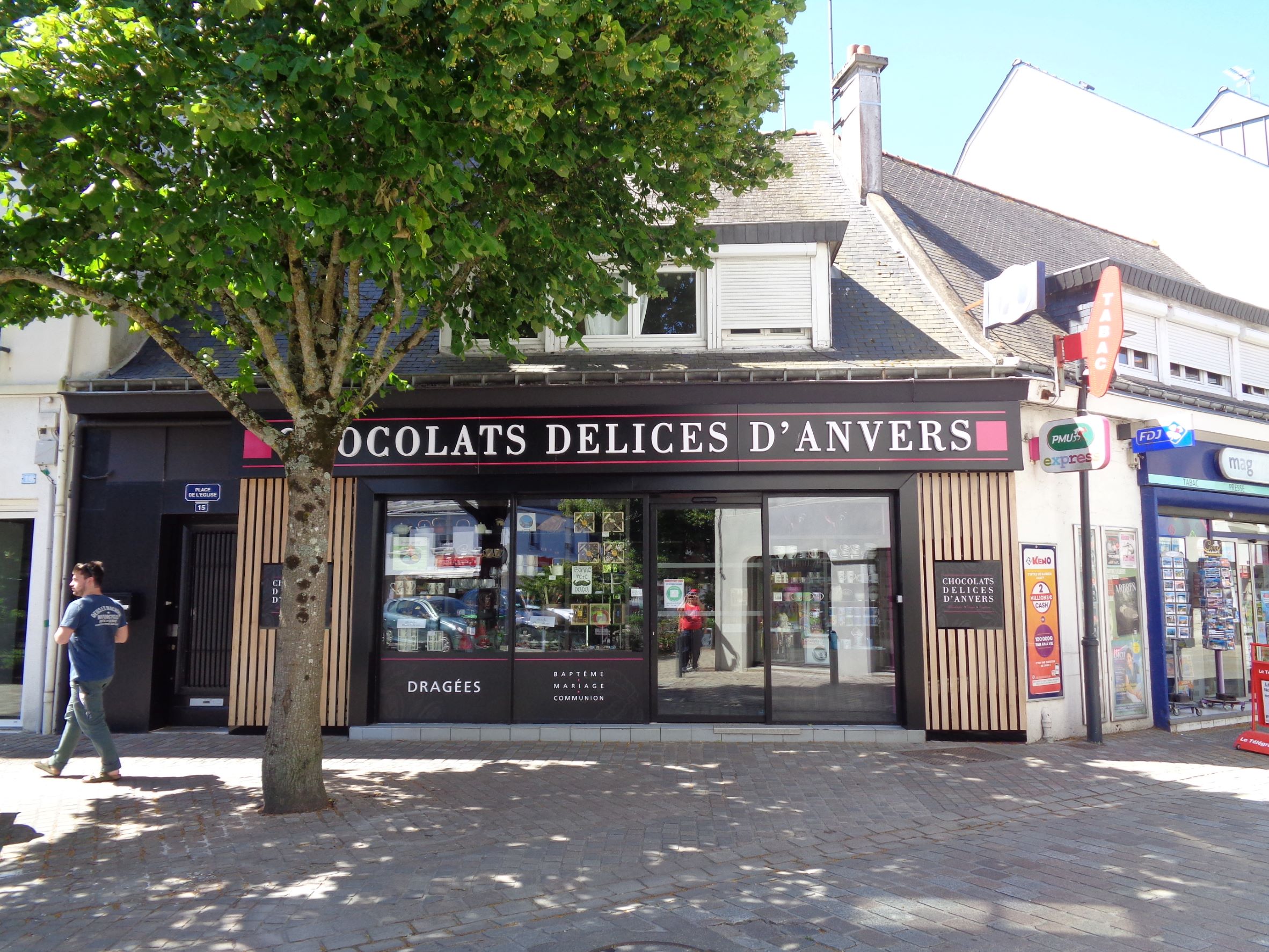 ploemeur-pl-de-leglise-delices-danvers-chocolats-store-jun22
