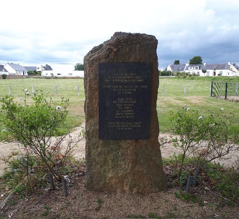 plu-us-memorial-stele-down-b17-crew-wwii-jul20