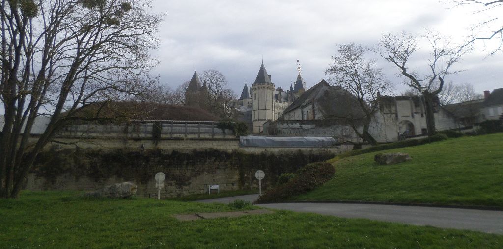 saumur-castle-garden-to-castle-feb18