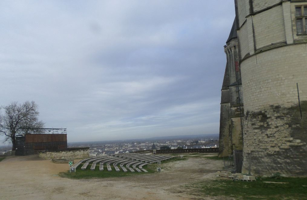 saumur-castle-grounds-remparts-feb