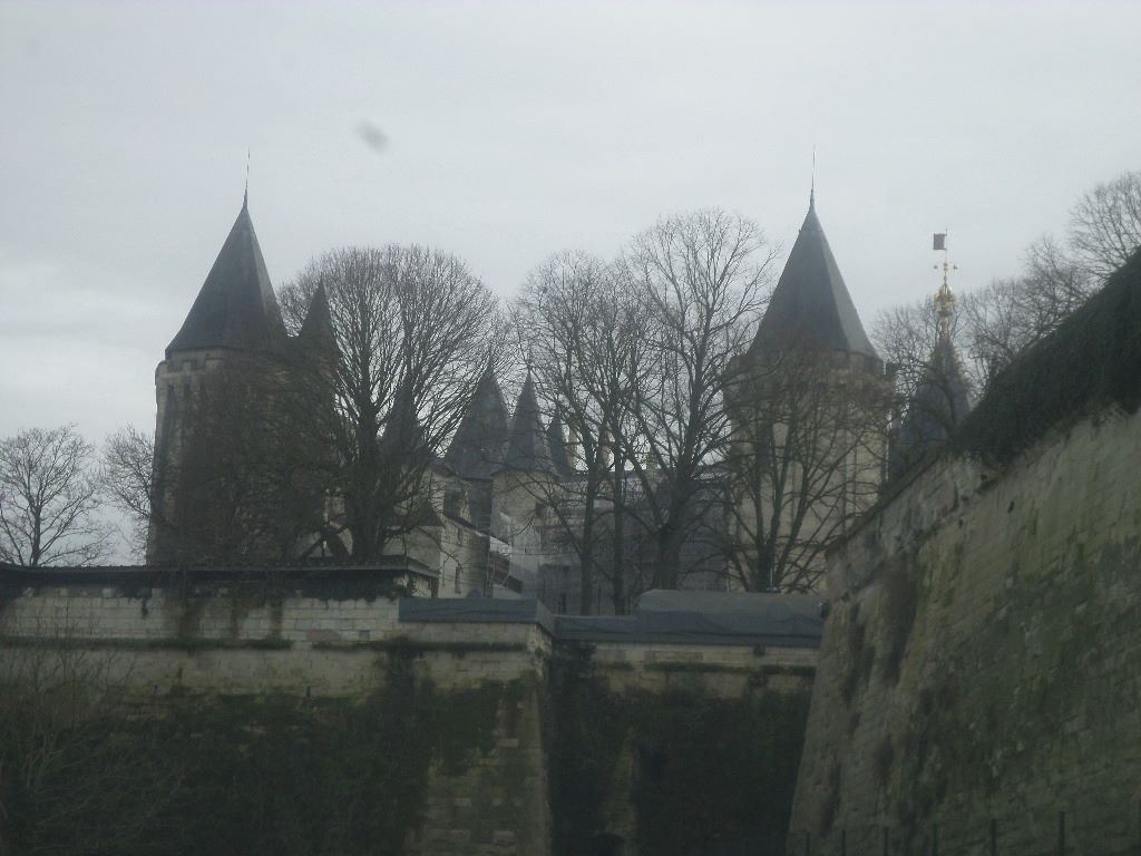saumur-castle-levy-pont-to-ent-feb