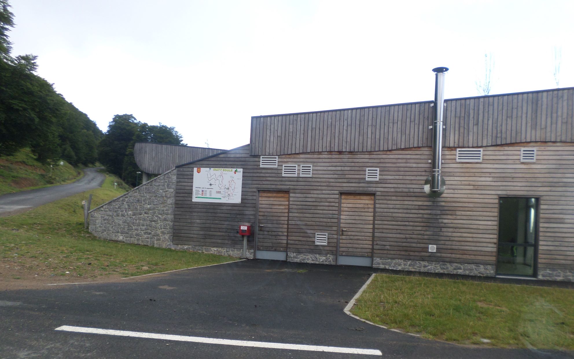 stjpp-iraty-ski-station-mtns-1327-tops-aug14