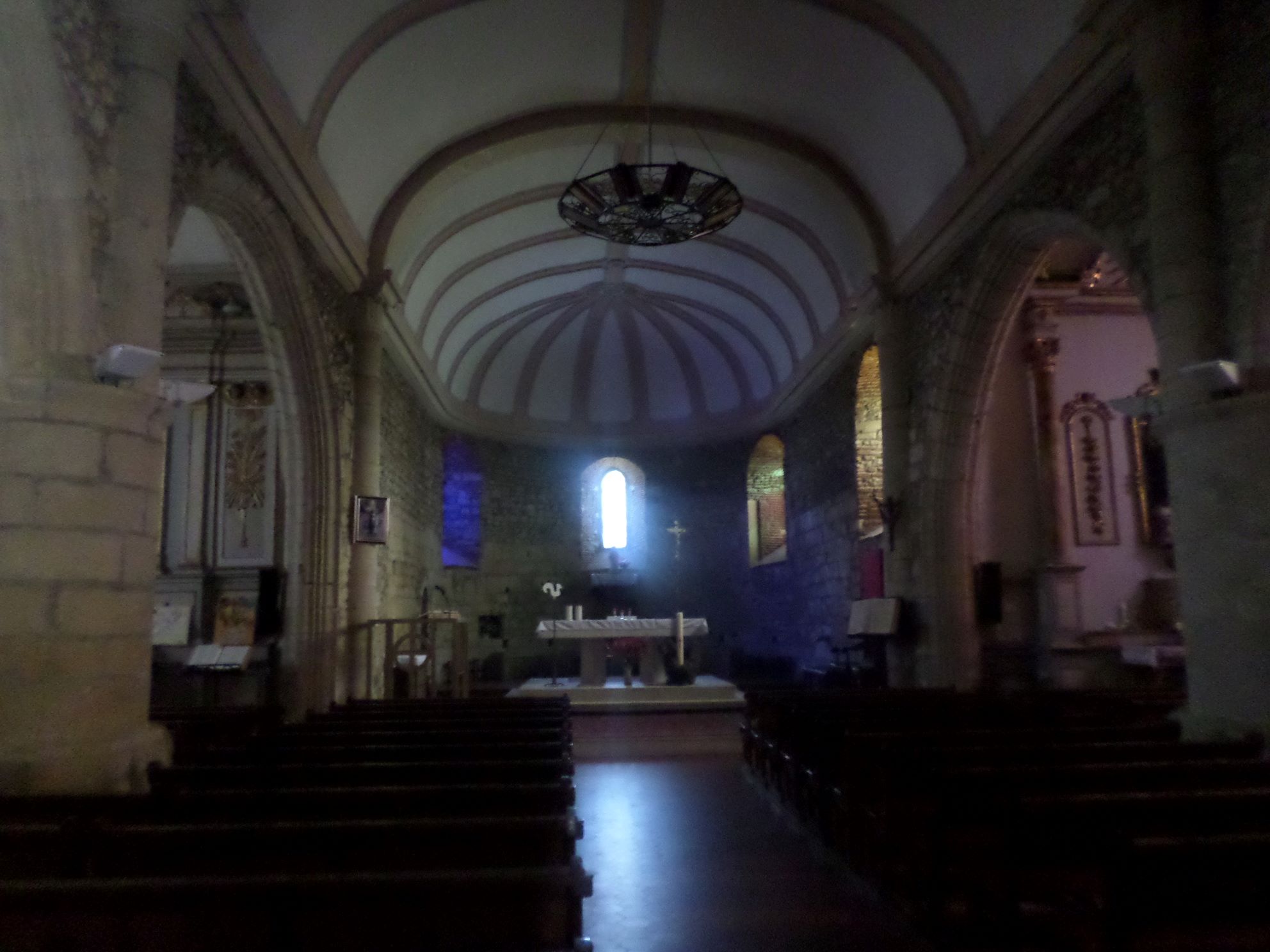 theze-church-st-pierre-nave-aug14