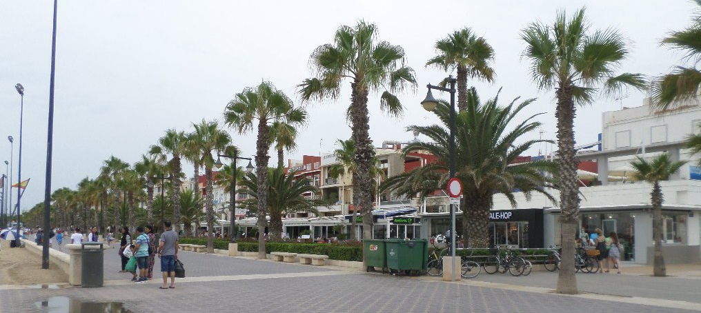 val-playa-del-cabanyal-stores-paseo-maritimo-aug16