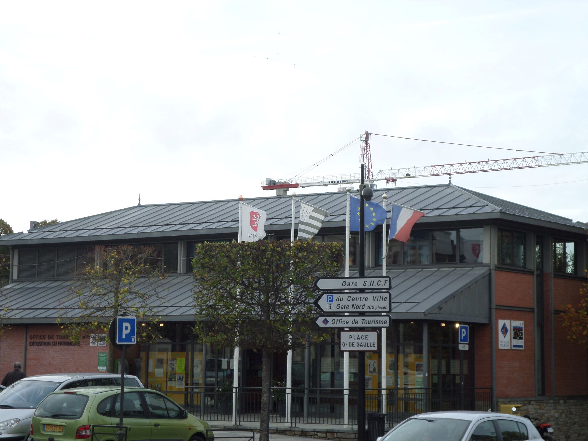 vitre-tourist-office-across-gare-nov14