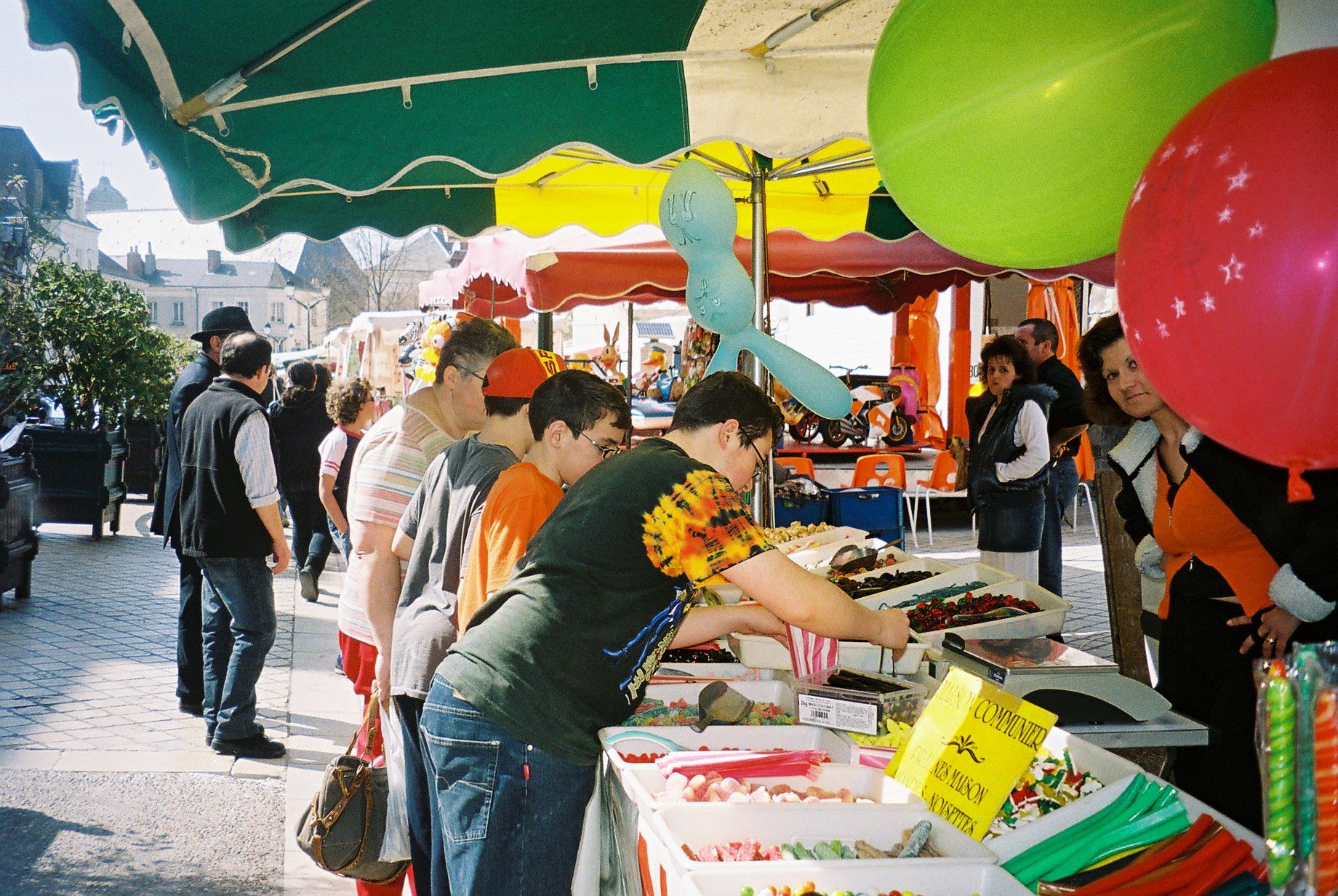 amboise-market-mercredi-at-chateau-side-apr07