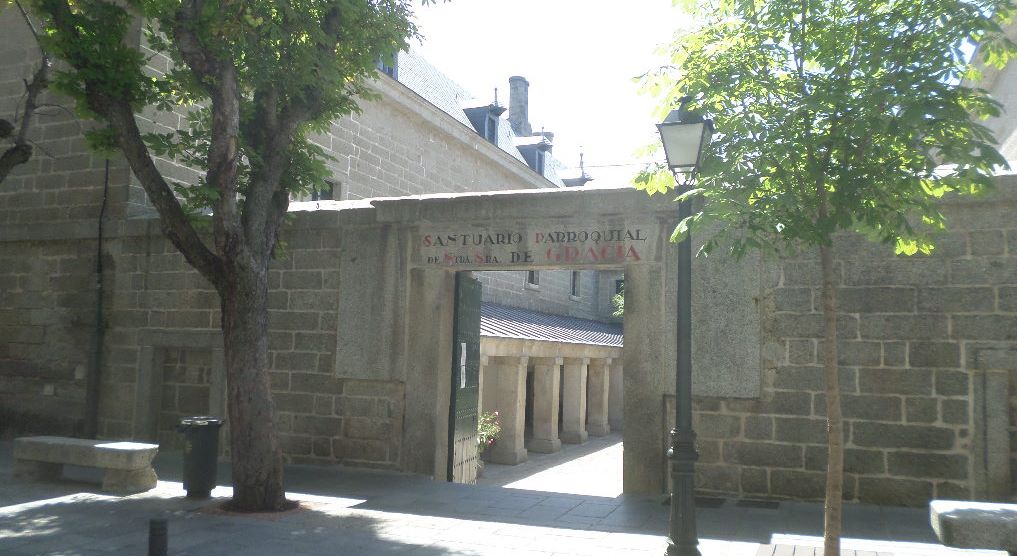 el-escorial-parroquia-de-gracia-entrance-aug17