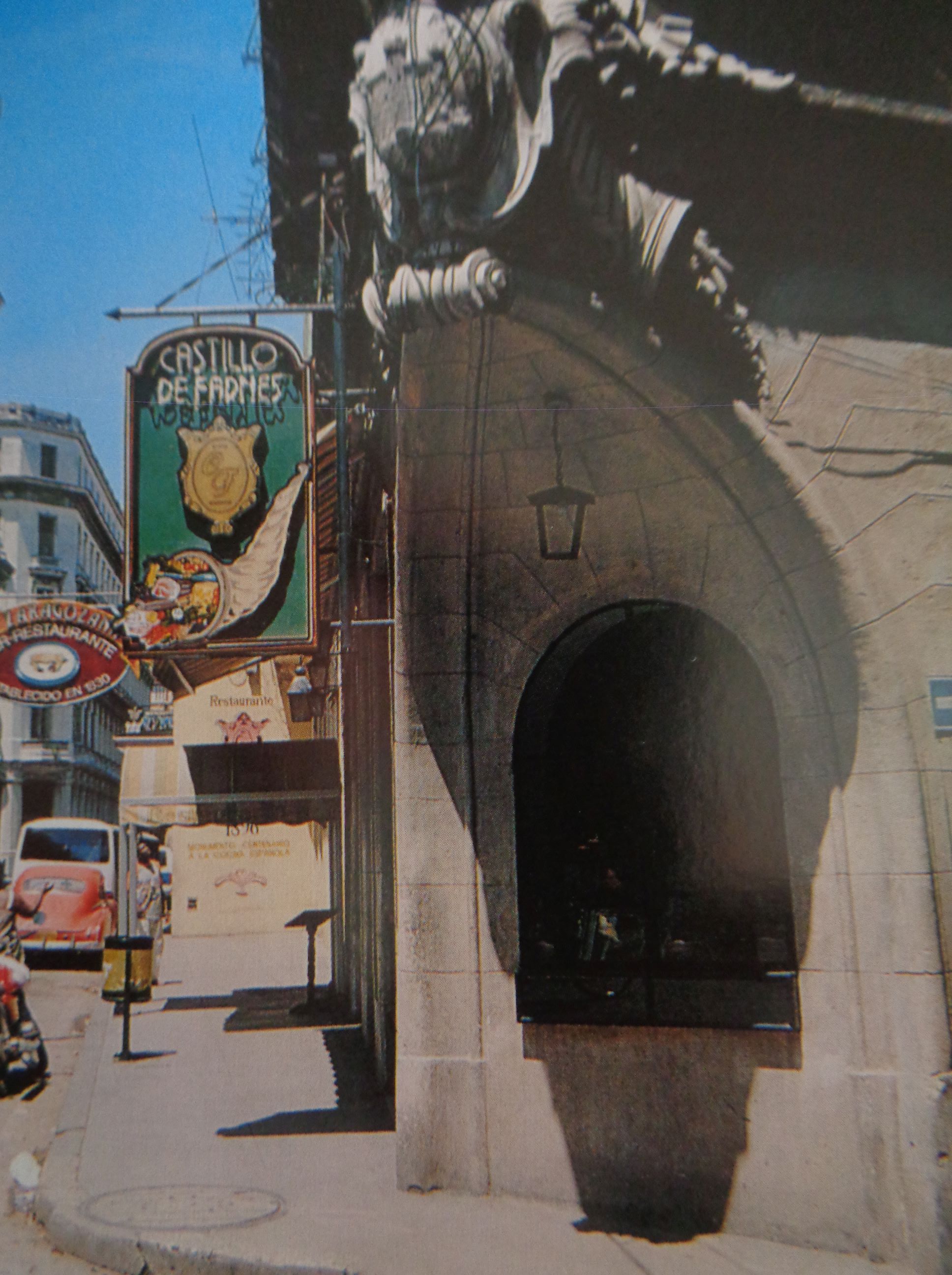 Havana castillo de Farnés calle monserrate