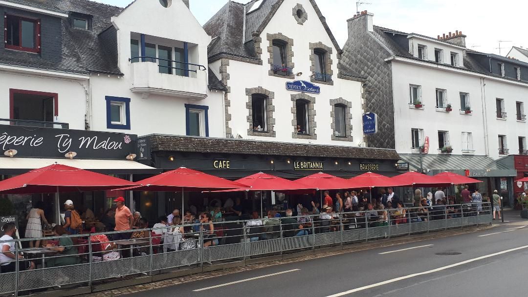 La trinité sur mer restos le Britannia et crep Goeland aug24